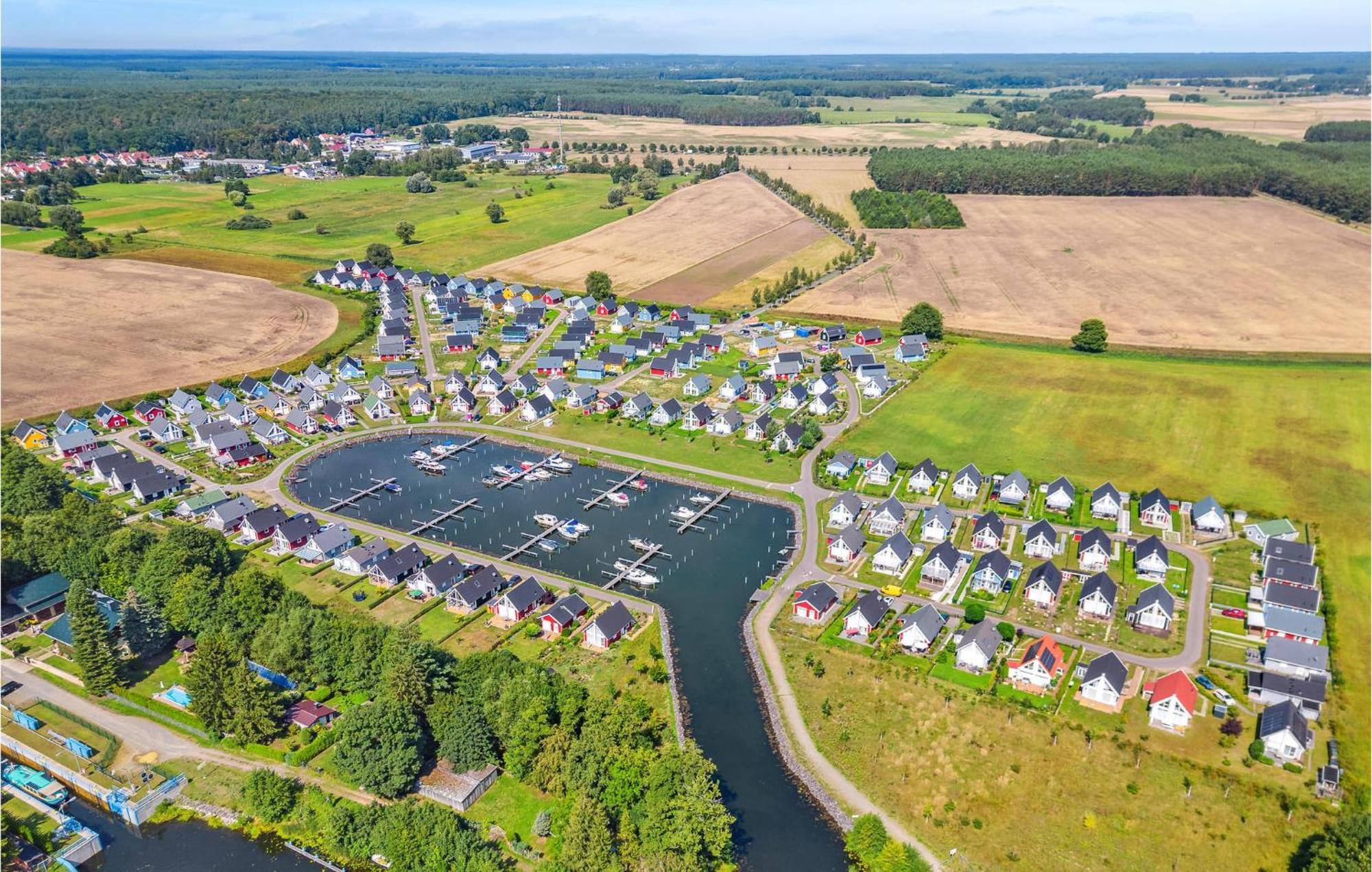2 Bedroom Stunning Home In Zerpenschleuse Esterno foto